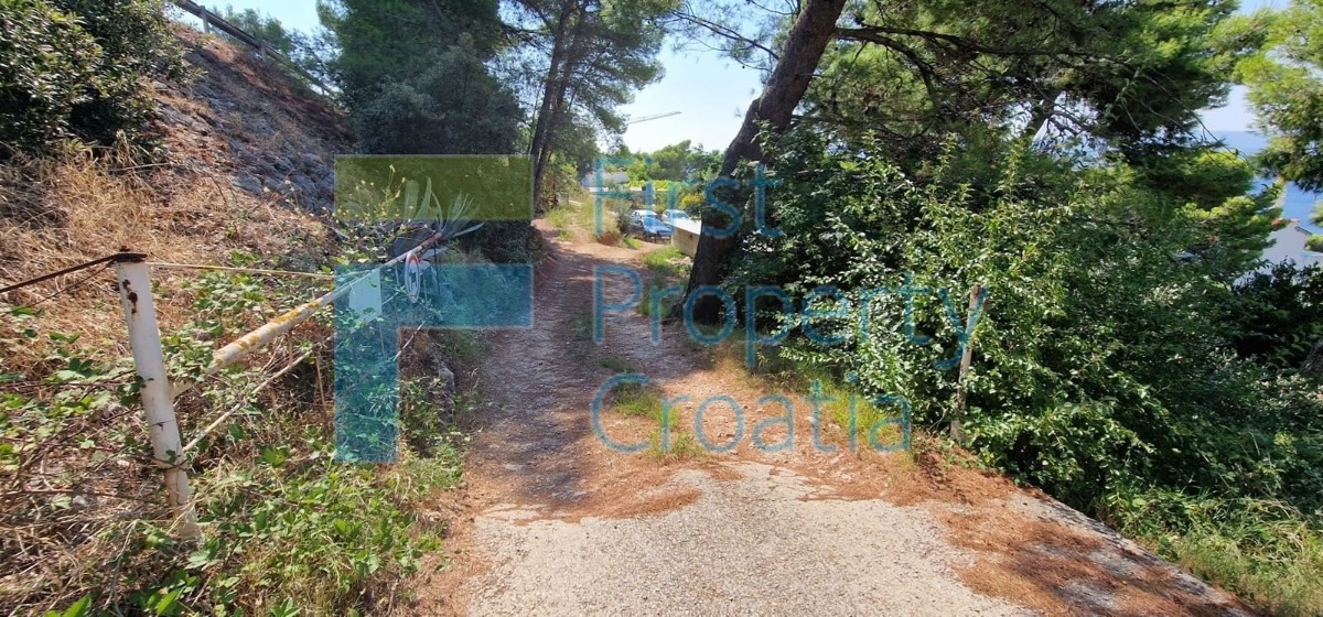 OM1673 - Terreno edificabile vicino al mare, vicino a Omiš, in vendita