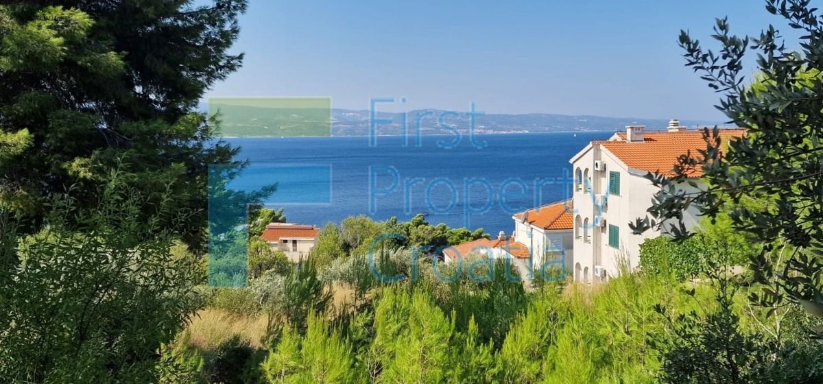OM1673 - Terreno edificabile vicino al mare, vicino a Omiš, in vendita