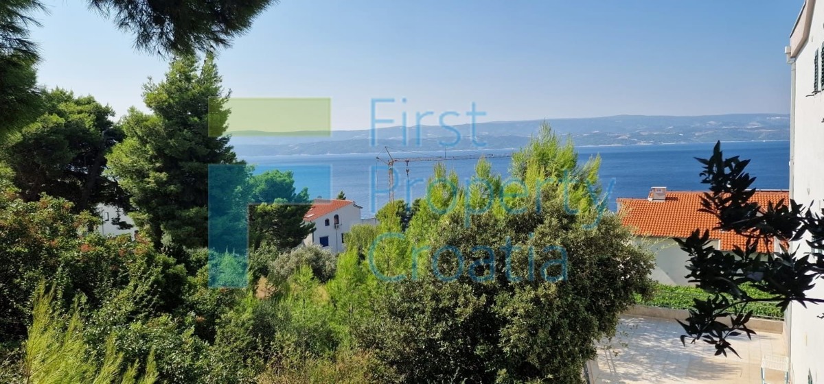 OM1673 - Terreno edificabile vicino al mare, vicino a Omiš, in vendita