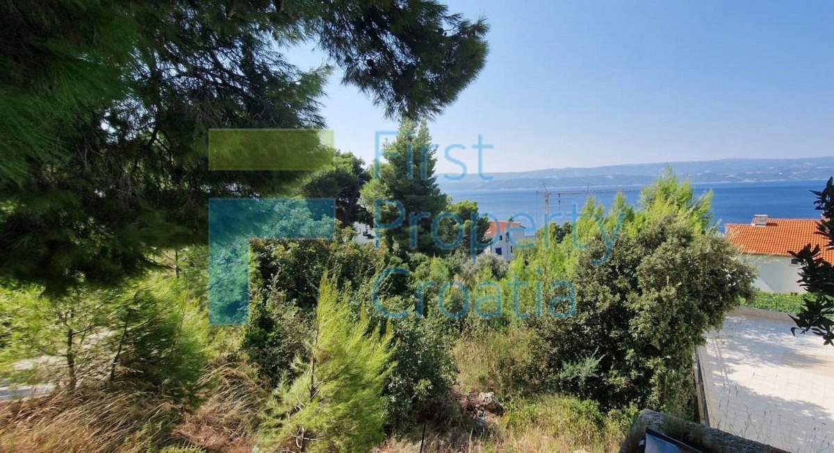 OM1673 - Terreno edificabile vicino al mare, vicino a Omiš, in vendita