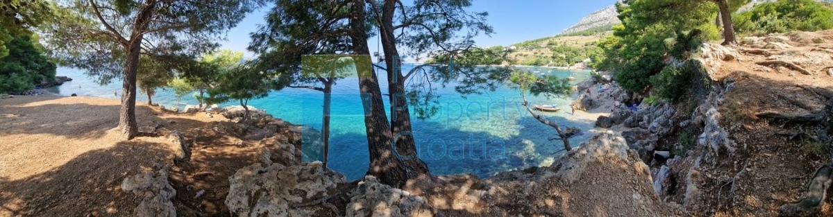 OM1673 - Terreno edificabile vicino al mare, vicino a Omiš, in vendita