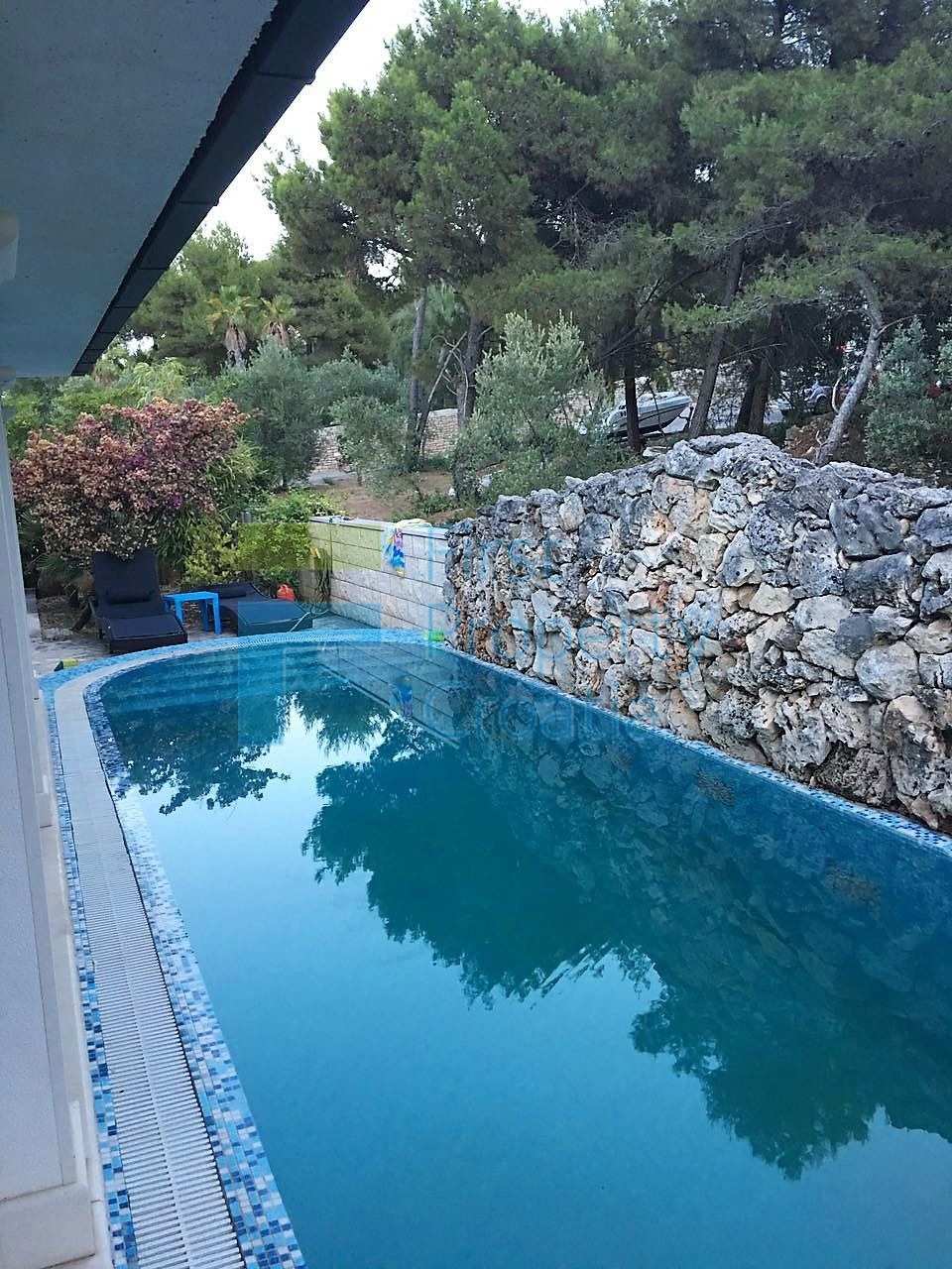 BR1287 - Spaziosa villa in prima fila al mare, Brač, in vendita