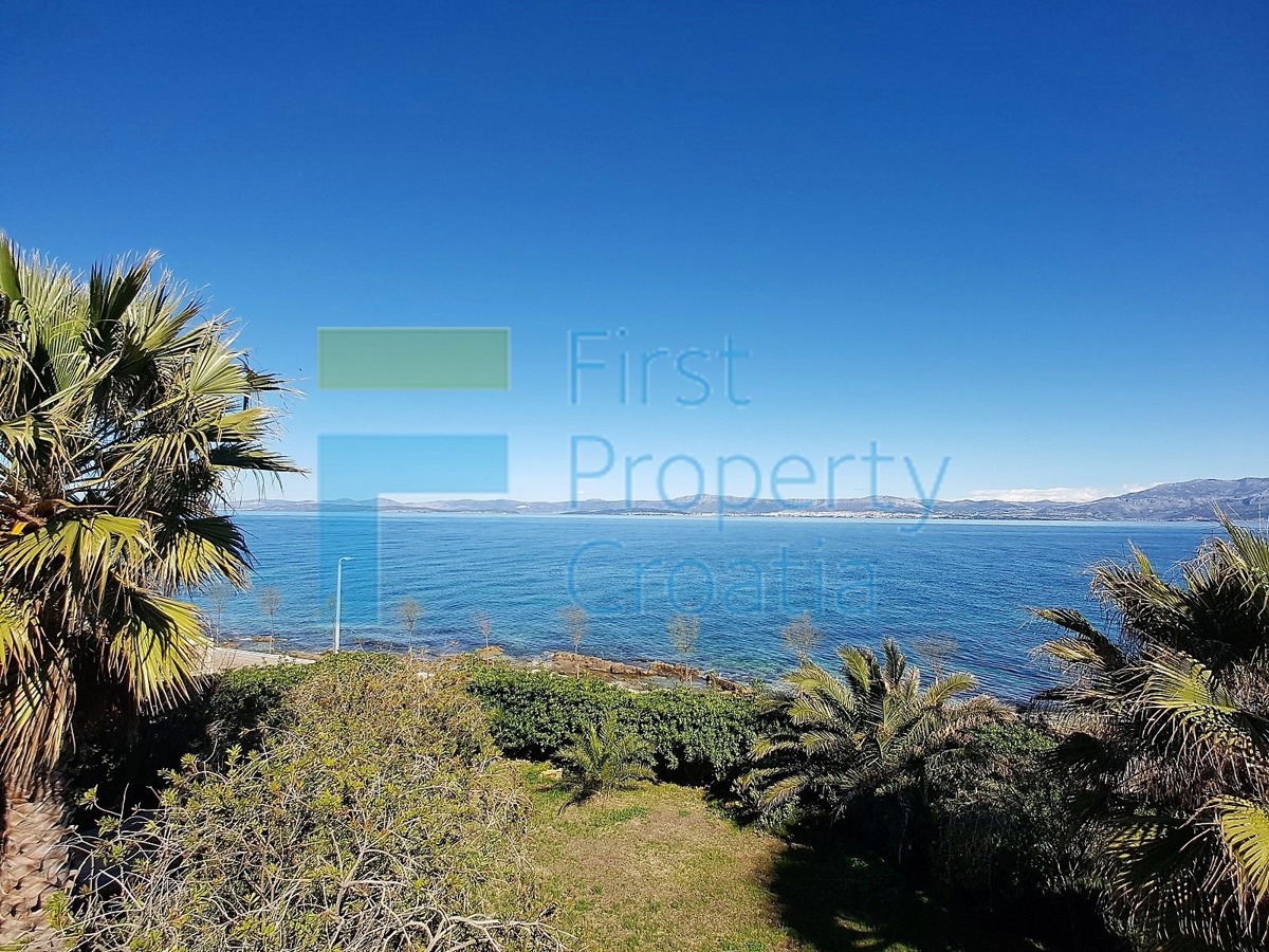 BR1287 - Spaziosa villa in prima fila al mare, Brač, in vendita