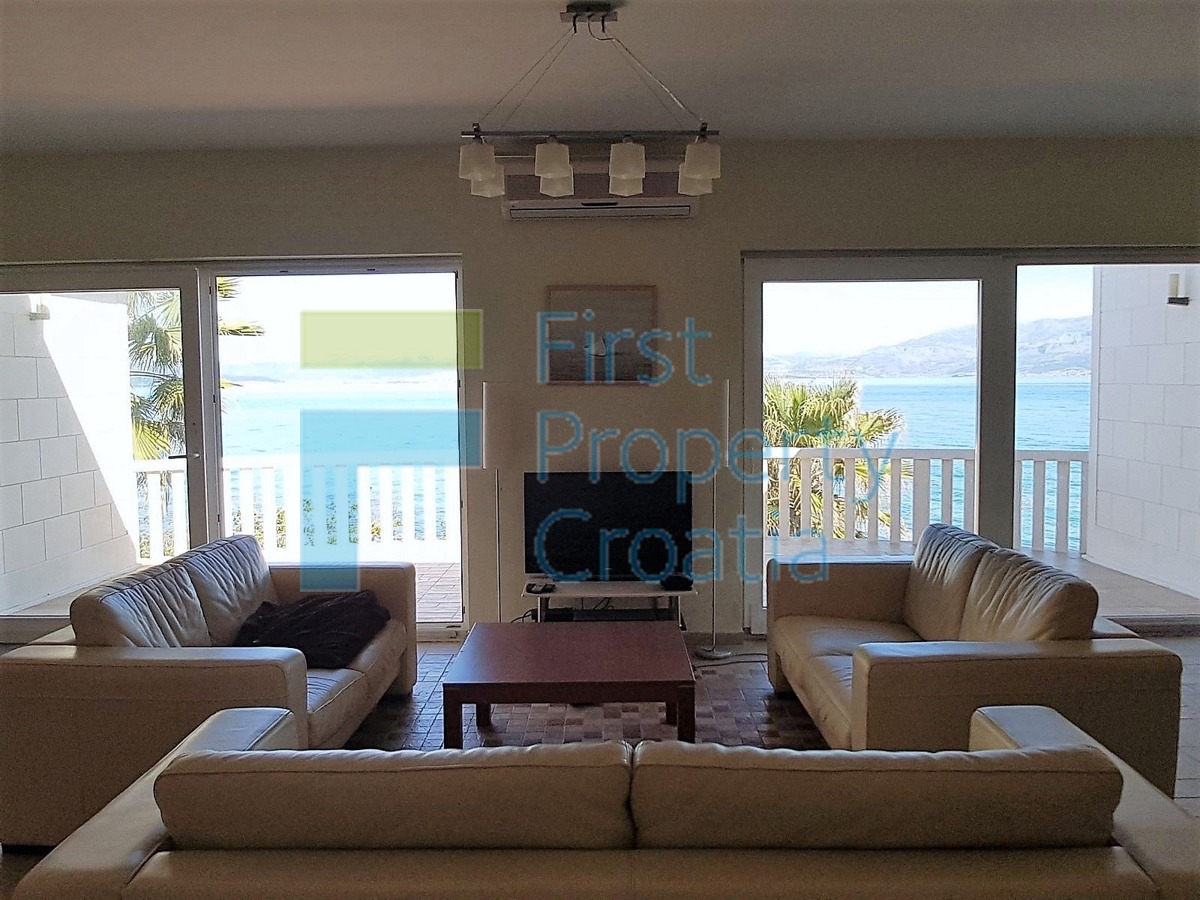 BR1287 - Spaziosa villa in prima fila al mare, Brač, in vendita