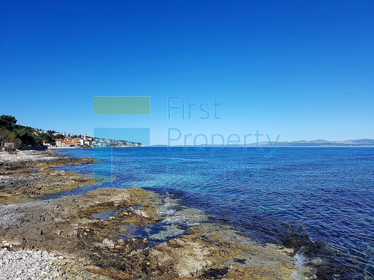 BR1287 - Spaziosa villa in prima fila al mare, Brač, in vendita