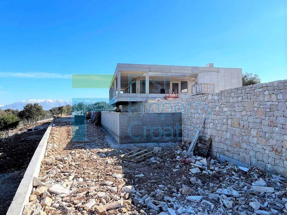 BR1672 - Ville su un terreno con privacy, Brač, in vendita