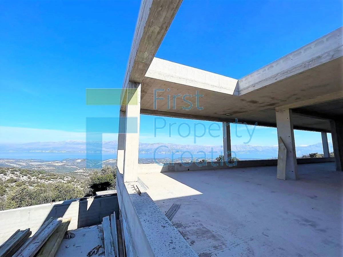 BR1672 - Ville su un terreno con privacy, Brač, in vendita