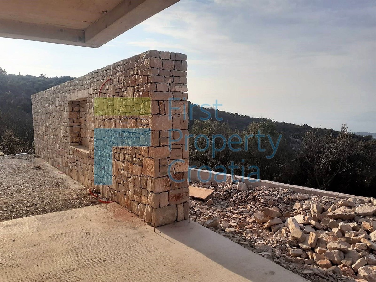 BR1672 - Ville su un terreno con privacy, Brač, in vendita