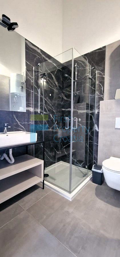 BR1707 - Appartamento moderno con ampie terrazze, Brač, in vendita