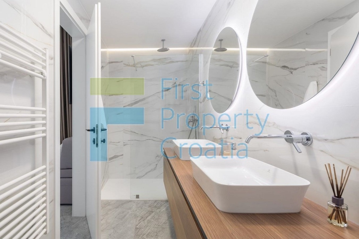 TG1655 - Vila s direktnim putem do mora, okolica Trogira, na prodaju