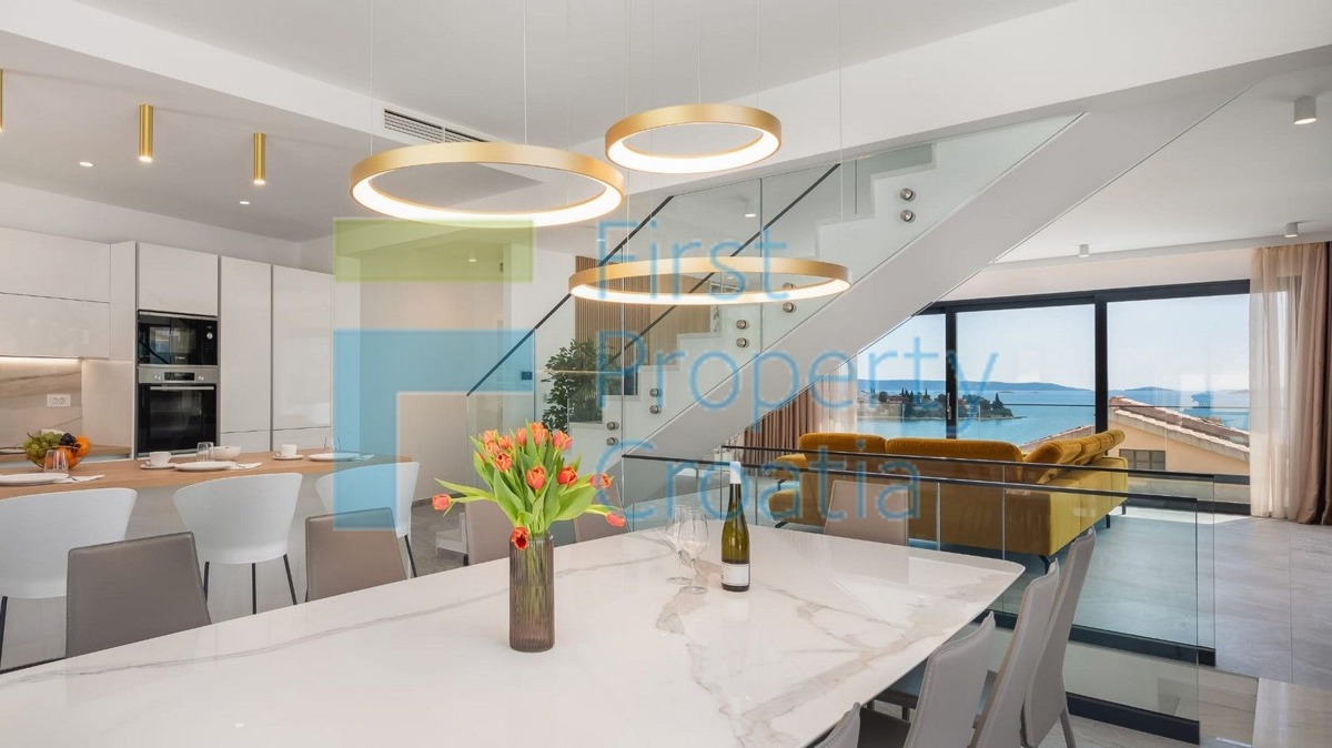 TG1655 - Vila s direktnim putem do mora, okolica Trogira, na prodaju