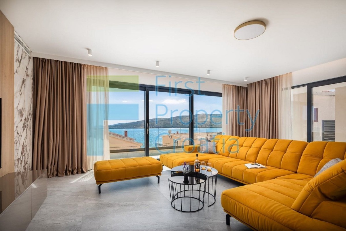 TG1655 - Vila s direktnim putem do mora, okolica Trogira, na prodaju