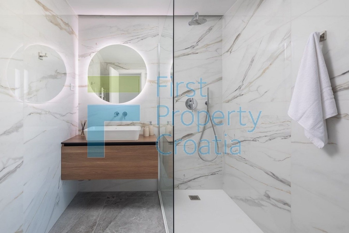 TG1655 - Vila s direktnim putem do mora, okolica Trogira, na prodaju