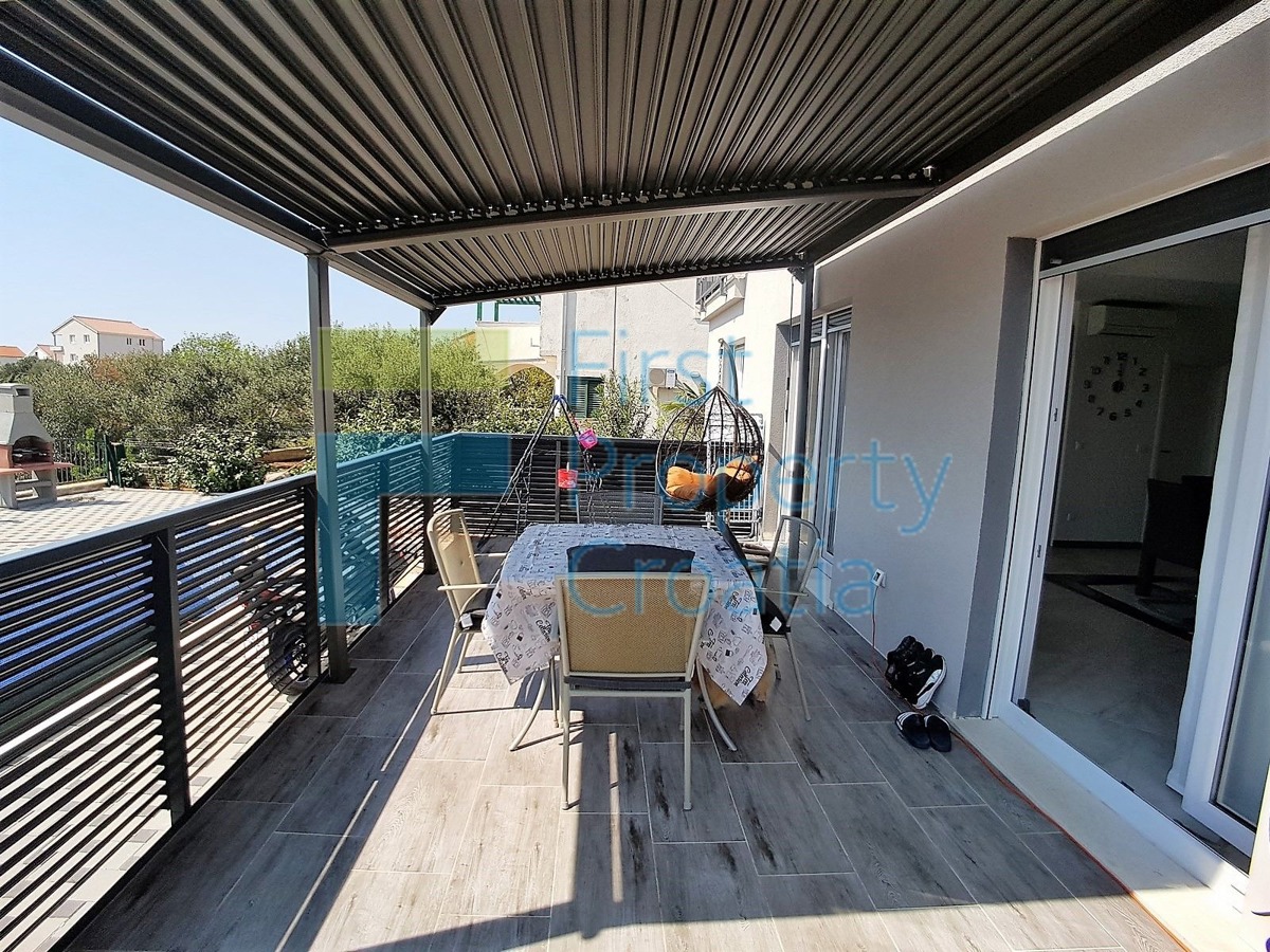 TG1404 – Spazioso appartamento arredato, Čiovo, in vendita