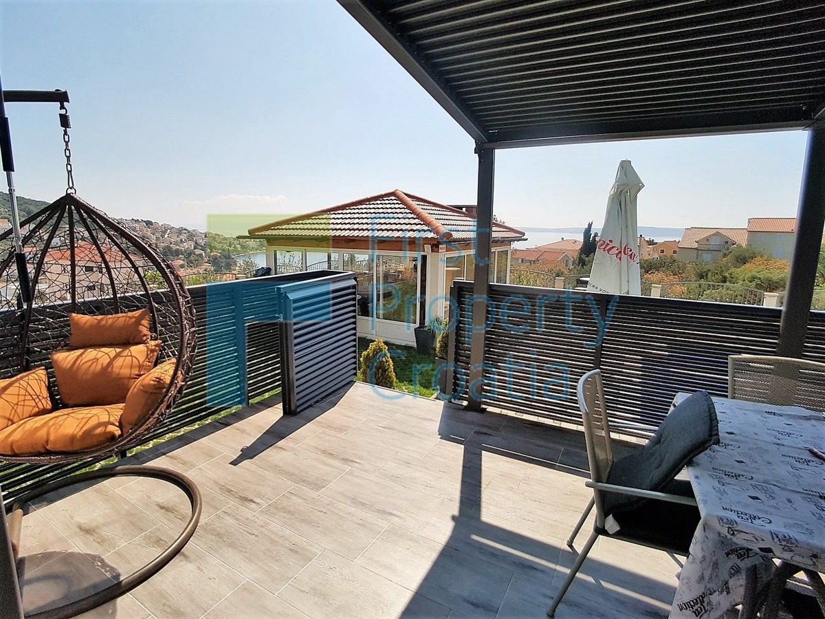 TG1404 – Spazioso appartamento arredato, Čiovo, in vendita