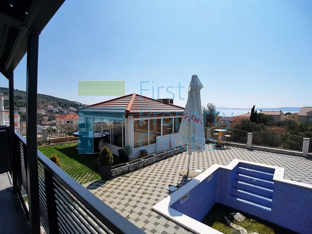 TG1404 – Spazioso appartamento arredato, Čiovo, in vendita