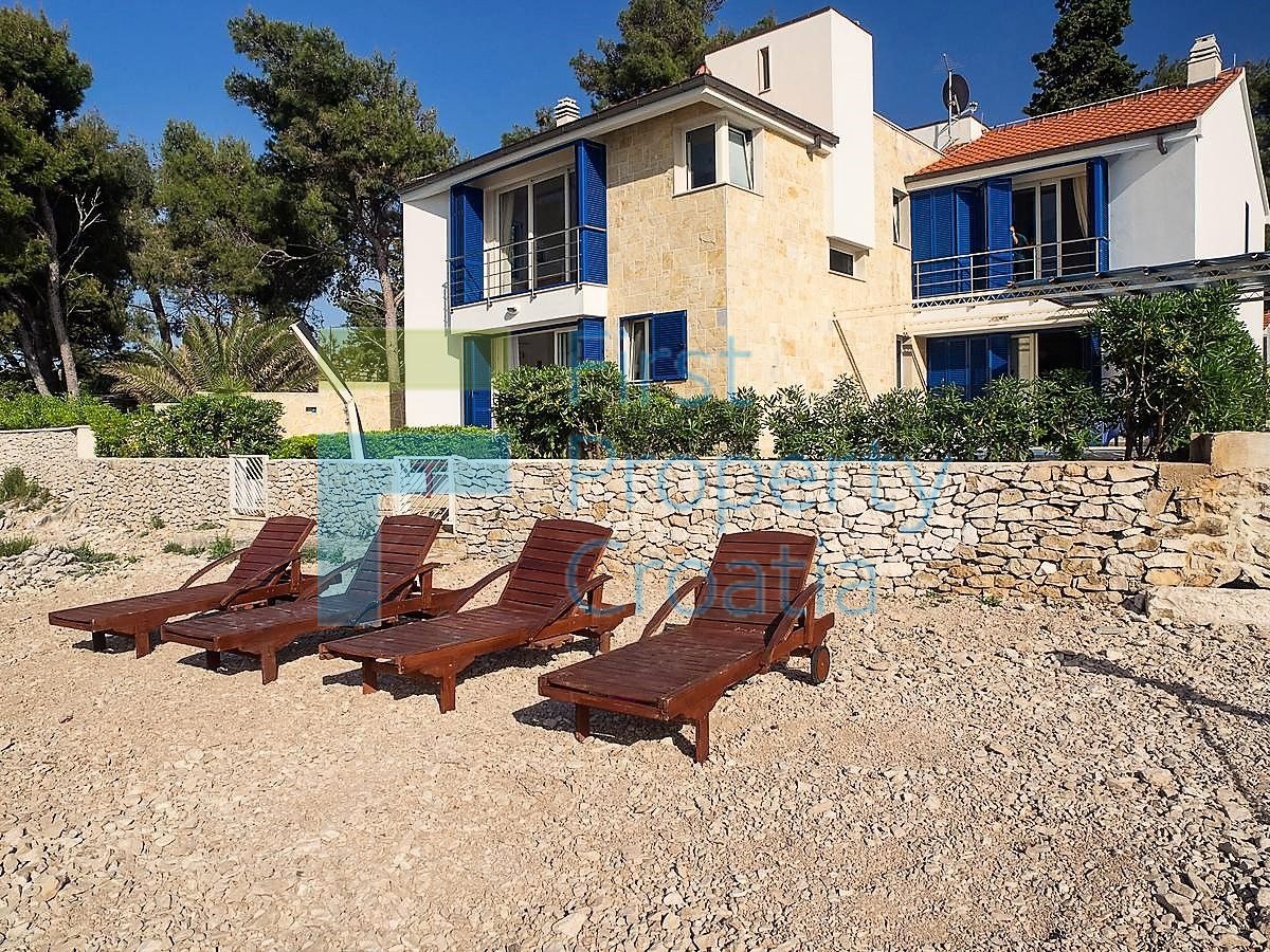 BR1278 - Casa prima fila al mare con appartamenti, Brač, in vendita