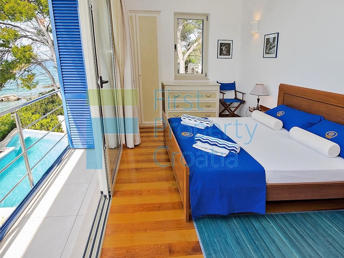 BR1278 - Casa prima fila al mare con appartamenti, Brač, in vendita