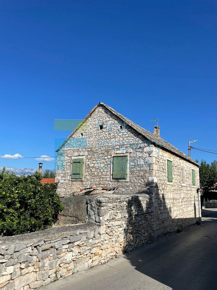 BR1679 - Casa in pietra in posizione centrale, Brač, in vendita