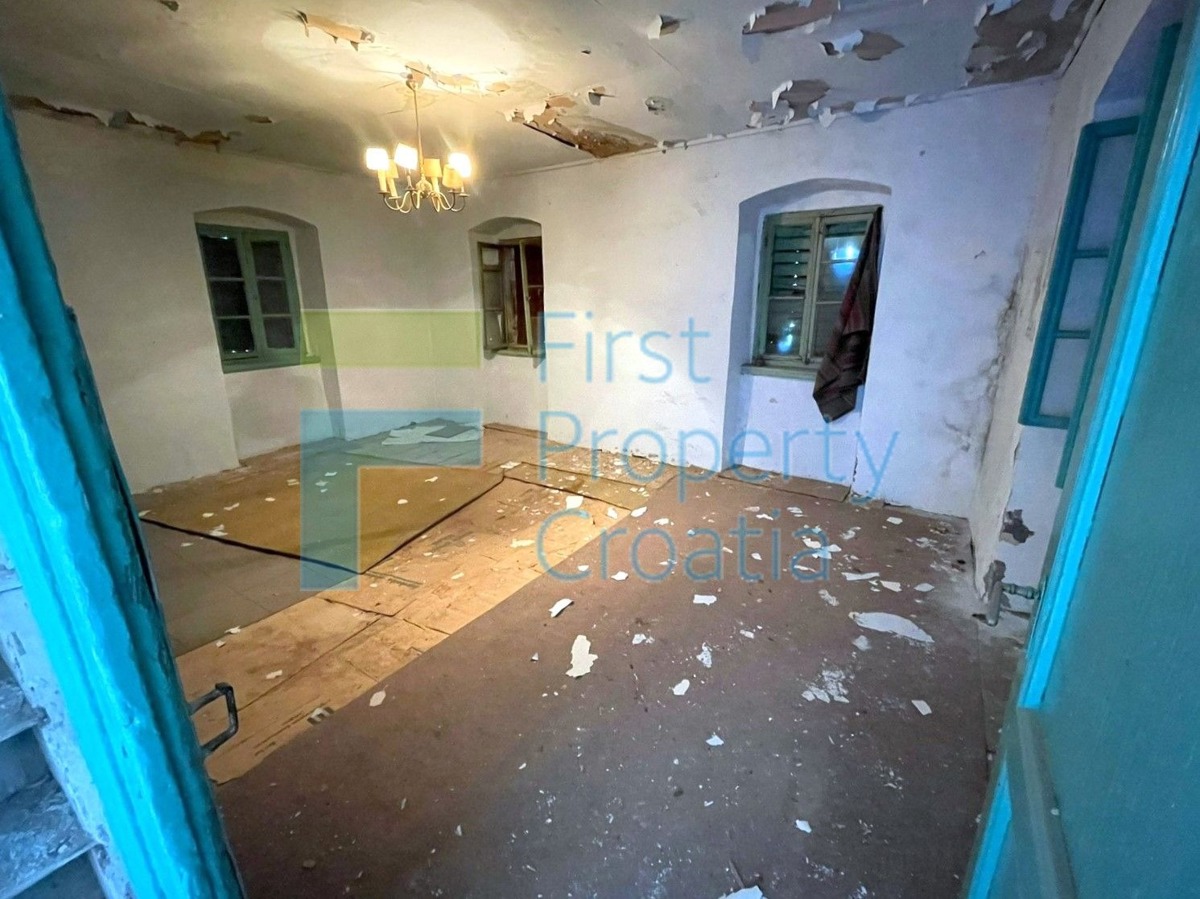 BR1679 - Casa in pietra in posizione centrale, Brač, in vendita