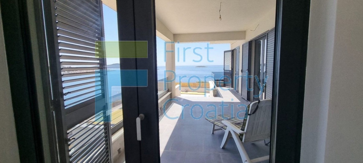 RG1713 - Villa con vista sul mare, vicino a Rogoznica, in vendita