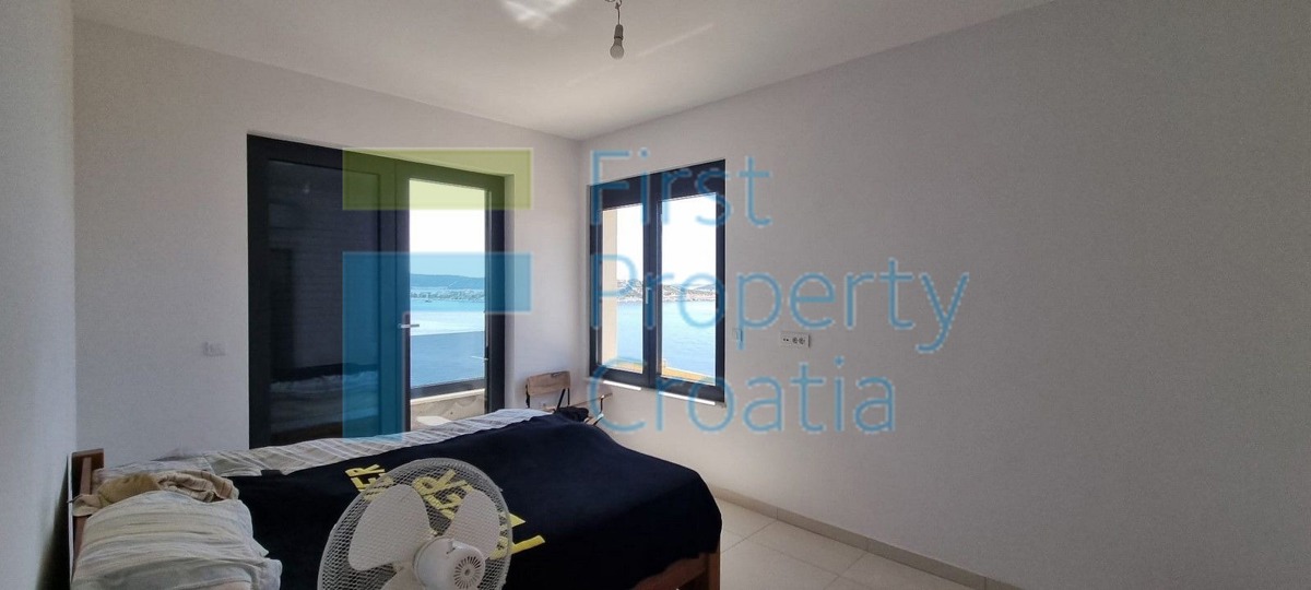 RG1713 - Villa con vista sul mare, vicino a Rogoznica, in vendita