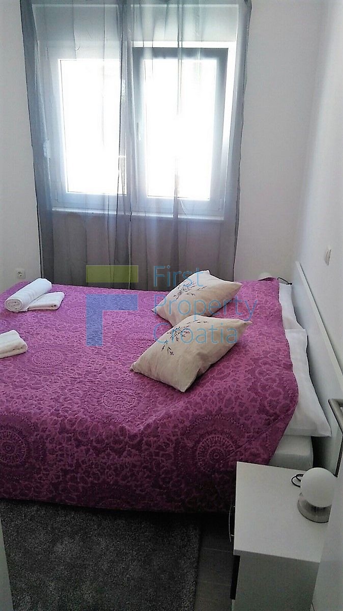 RG0811 - Villa a 50m dal mare, vicino a Rogoznica, in vendita