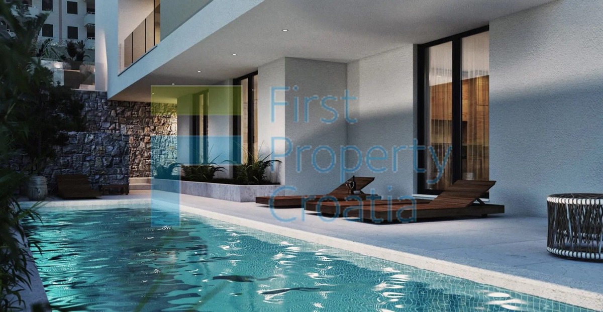 RG1698 - Imponente villa vicino al mare, Rogoznica, in vendita