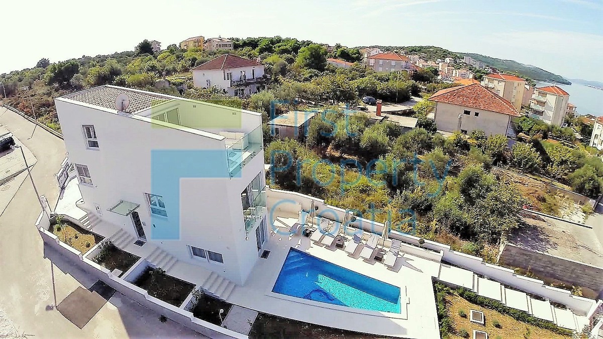 TG1175 - Villa urbana con bellissima vista sul mare, Čiovo, in vendita