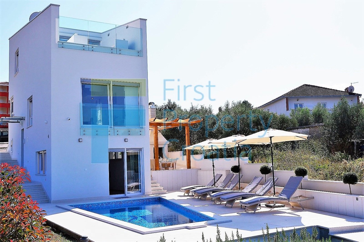 TG1175 - Villa urbana con bellissima vista sul mare, Čiovo, in vendita