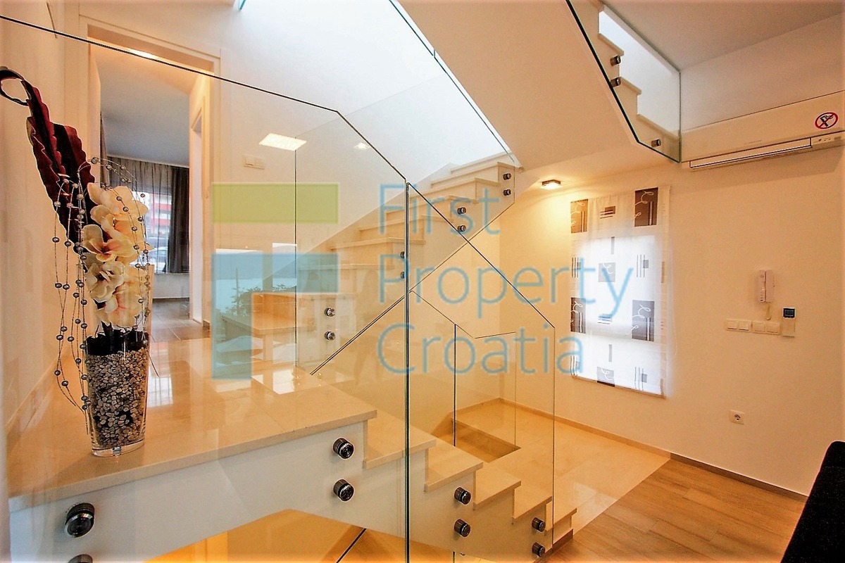 TG1175 - Villa urbana con bellissima vista sul mare, Čiovo, in vendita