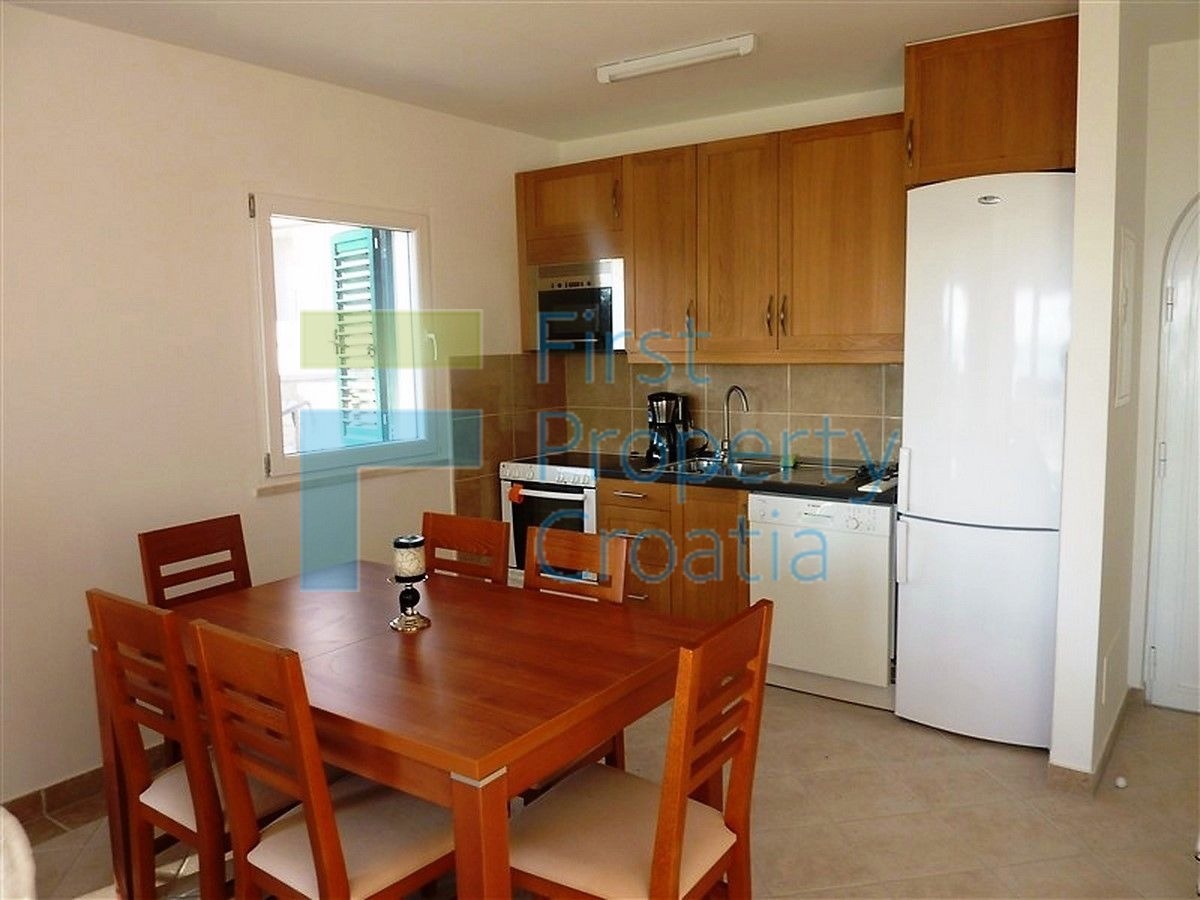 SO1025 - Appartamento villa in una bella zona, Šolta, in vendita