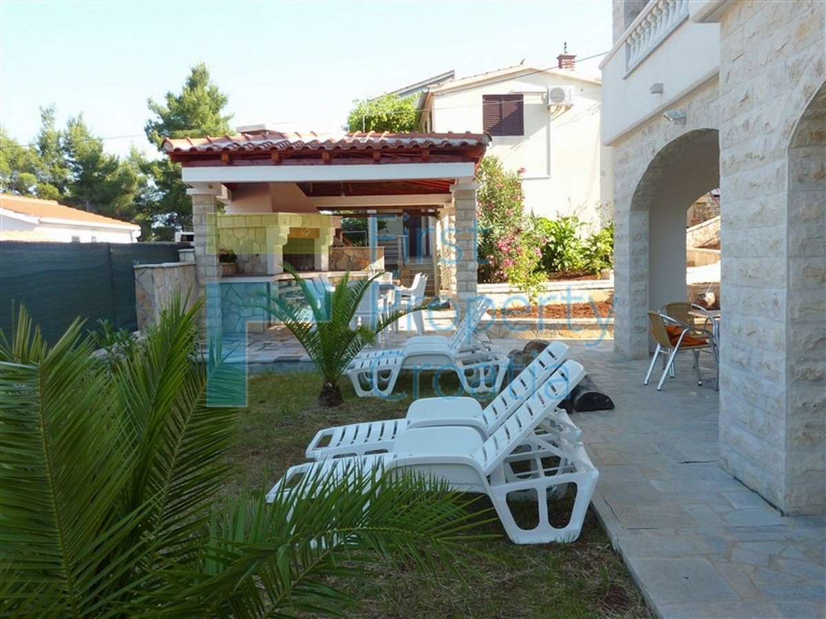 SO1025 - Appartamento villa in una bella zona, Šolta, in vendita