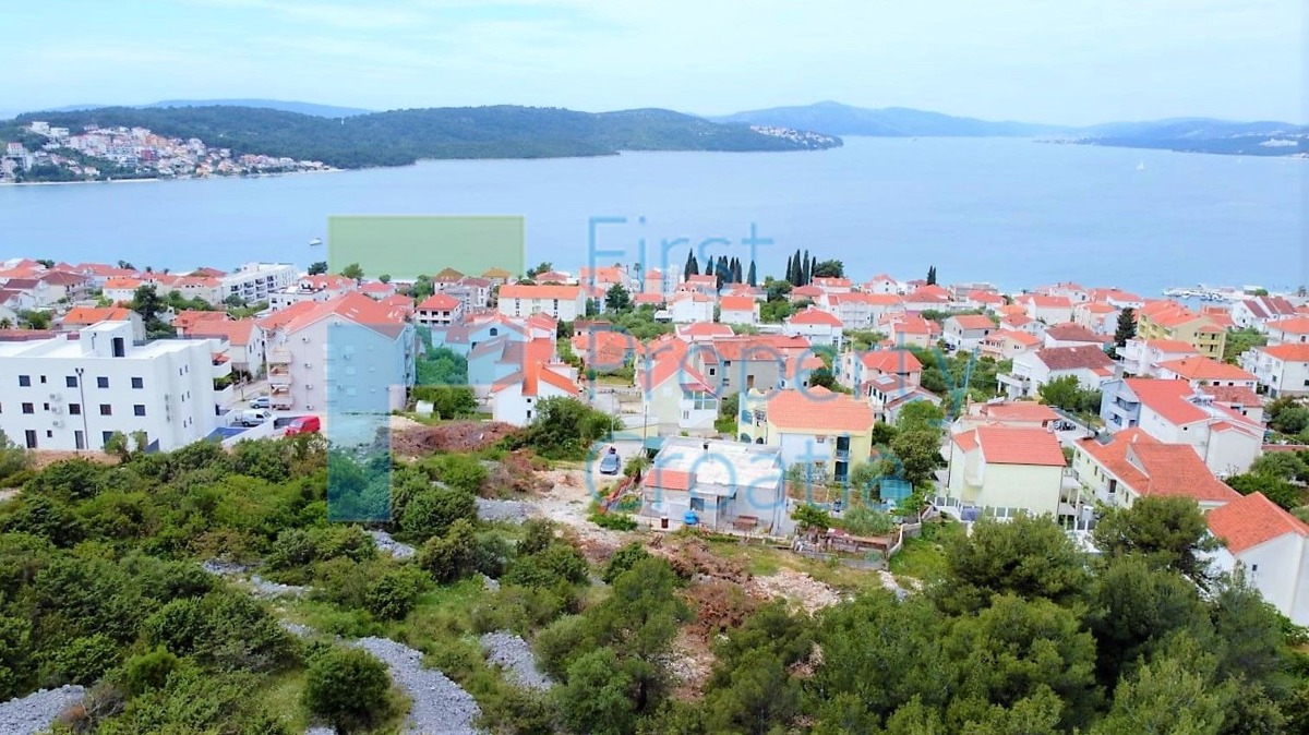 TG1570 – Moderno attico con garage, Čiovo, in vendita