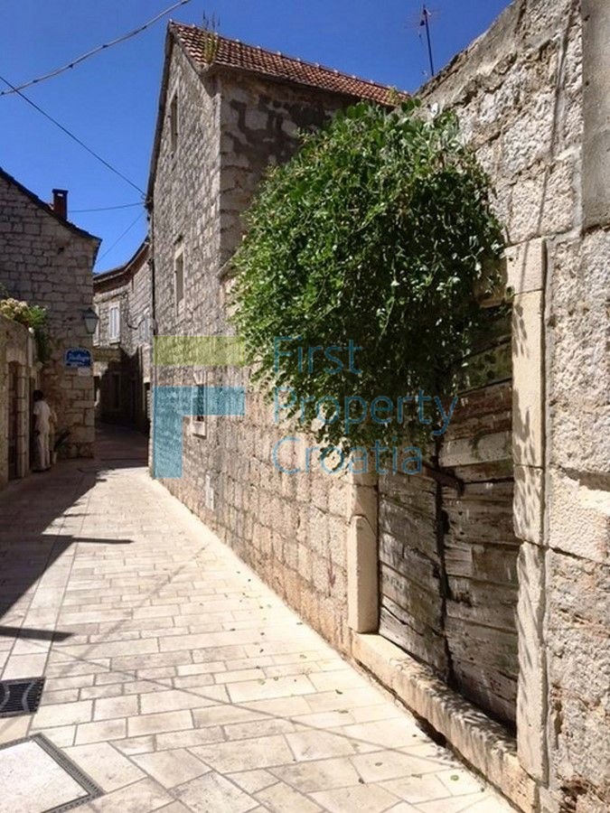 HV1101 - Casa in pietra a 20m dal lungomare di Jelsa, Hvar, in vendit