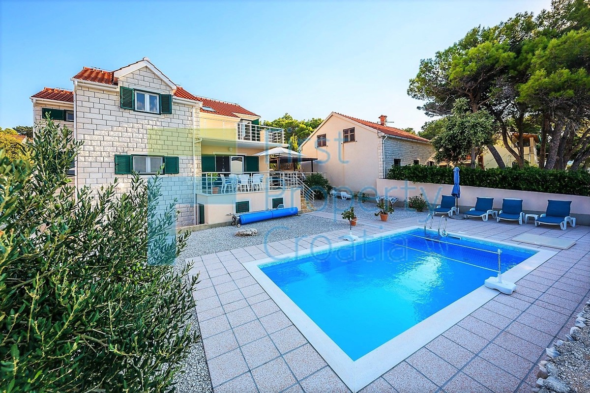 BR0758 - Villa tradizionale prima fila al mare, Brač, in vendita