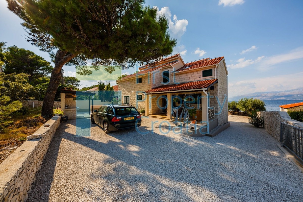 BR0758 - Villa tradizionale prima fila al mare, Brač, in vendita
