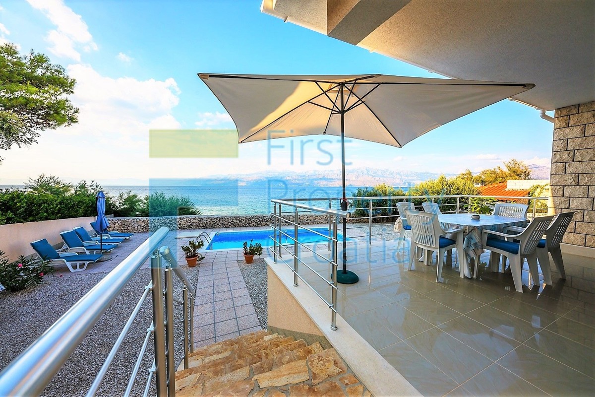 BR0758 - Villa tradizionale prima fila al mare, Brač, in vendita
