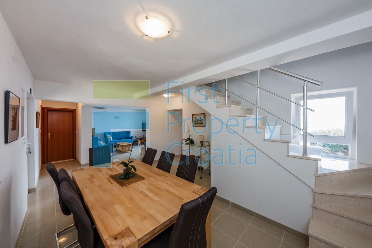 BR0758 - Villa tradizionale prima fila al mare, Brač, in vendita