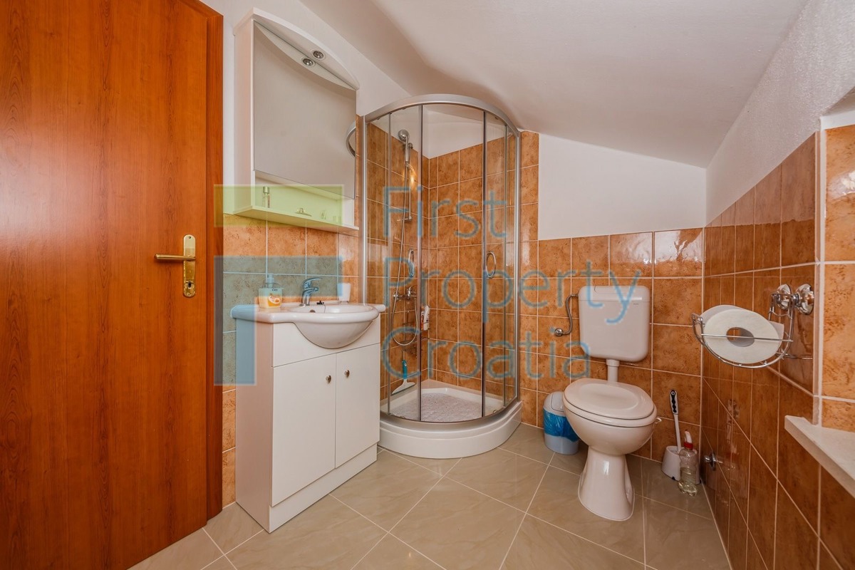 BR0758 - Villa tradizionale prima fila al mare, Brač, in vendita