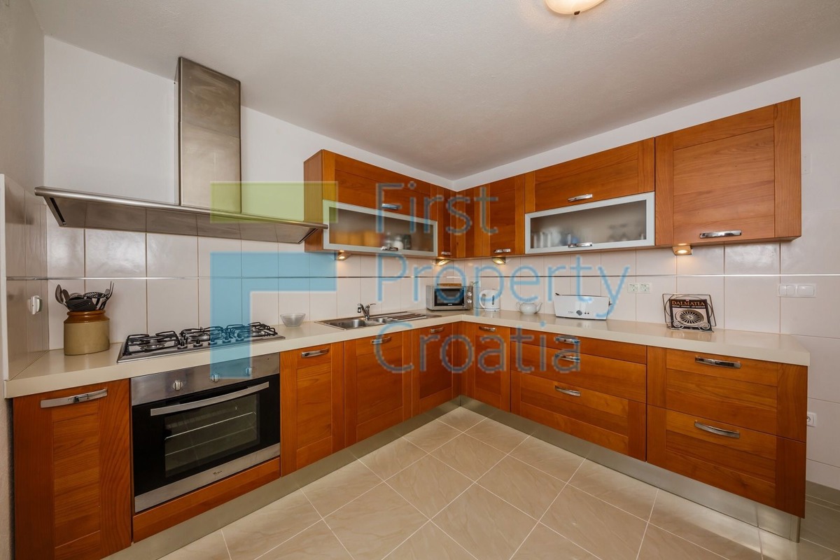 BR0758 - Villa tradizionale prima fila al mare, Brač, in vendita