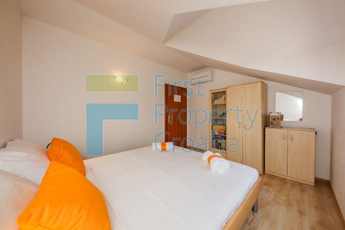 BR0758 - Villa tradizionale prima fila al mare, Brač, in vendita