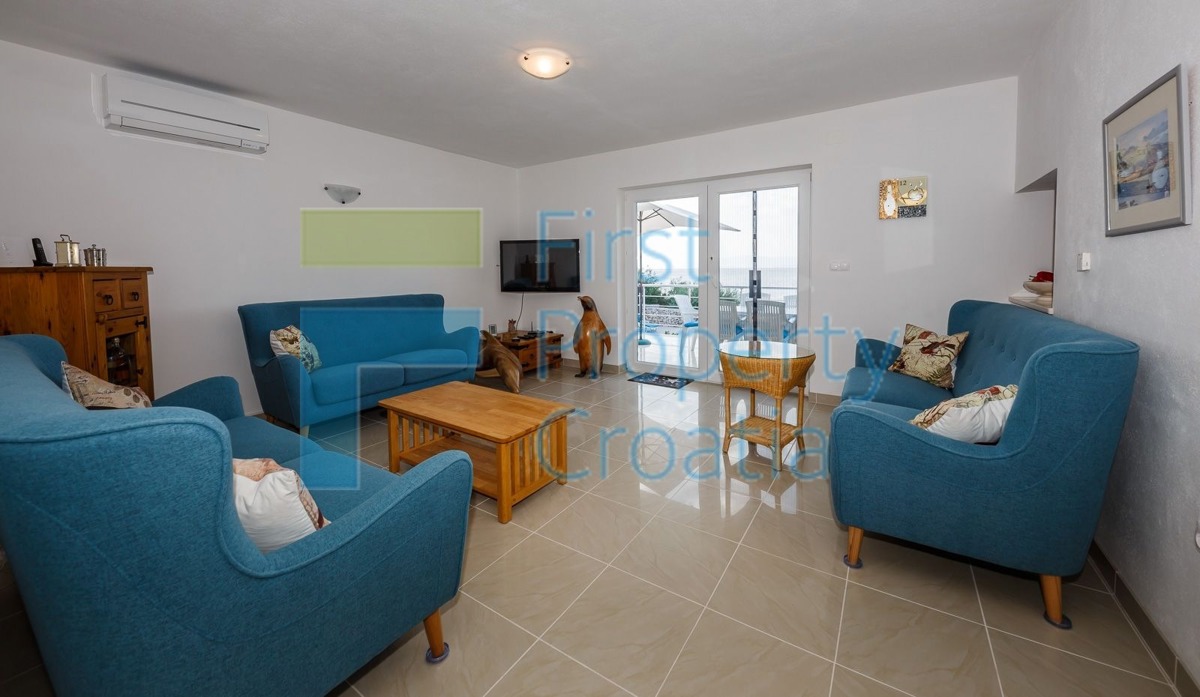 BR0758 - Villa tradizionale prima fila al mare, Brač, in vendita