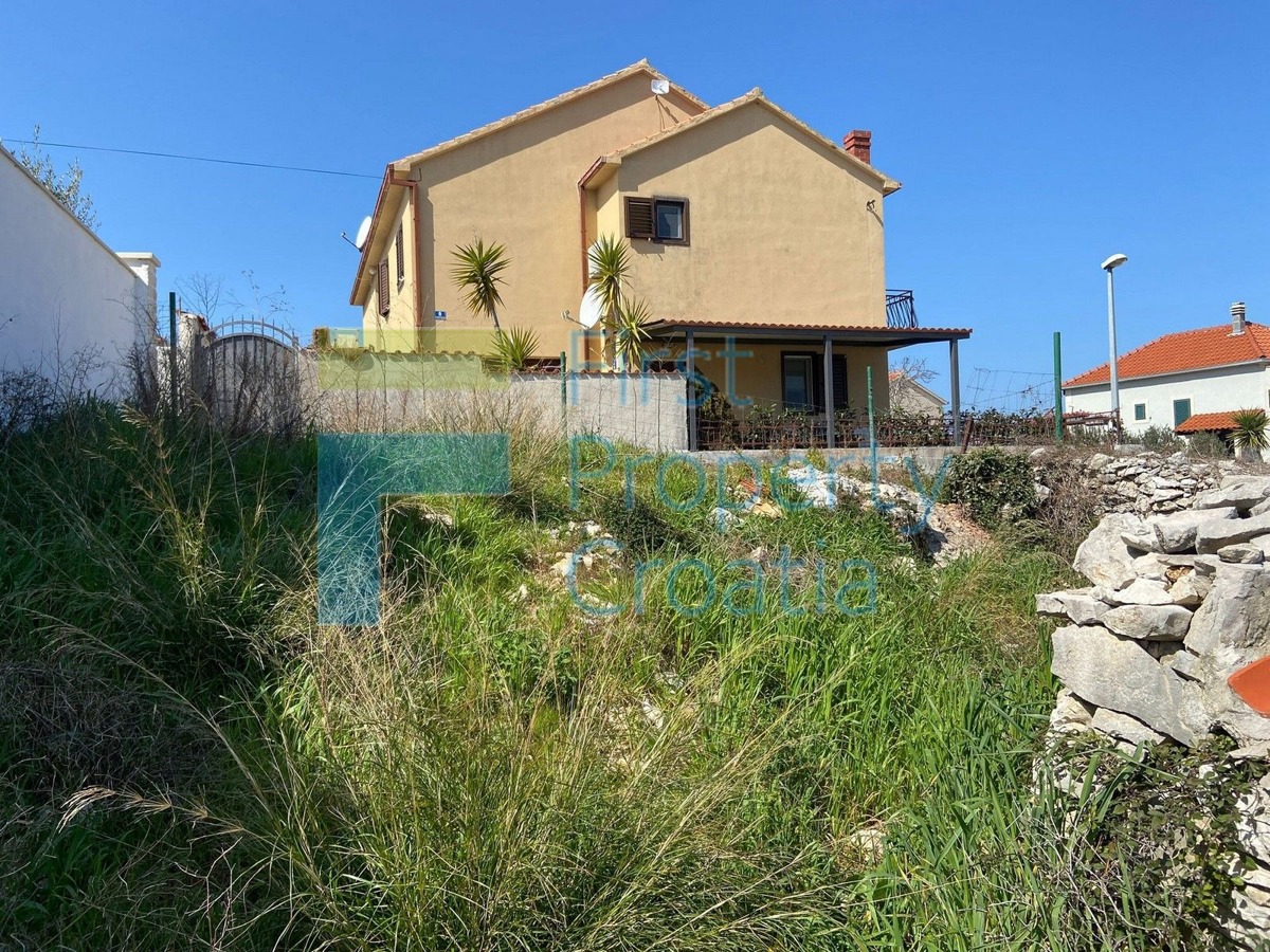 BR1610 - Terreno in un ambiente tranquillo, Brač, in vendita