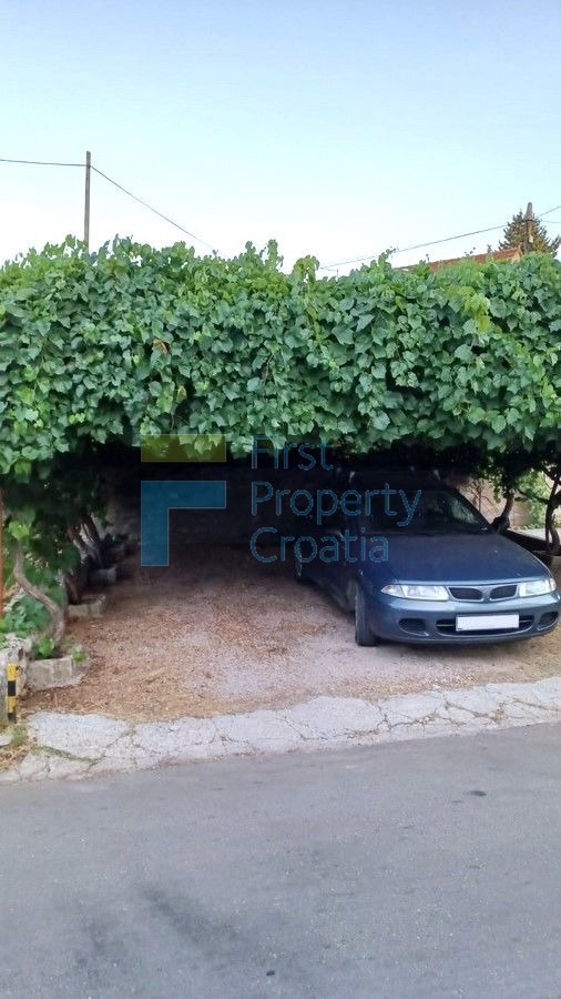 HV1725 - Casa su un ampio terreno vicino al mare, Hvar, in vendita