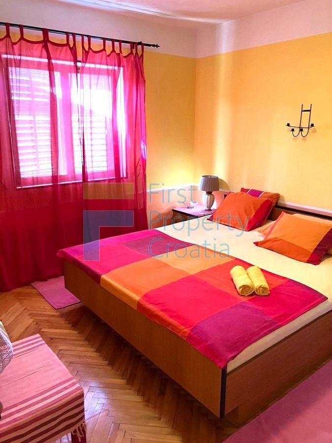 HV1725 - Casa su un ampio terreno vicino al mare, Hvar, in vendita