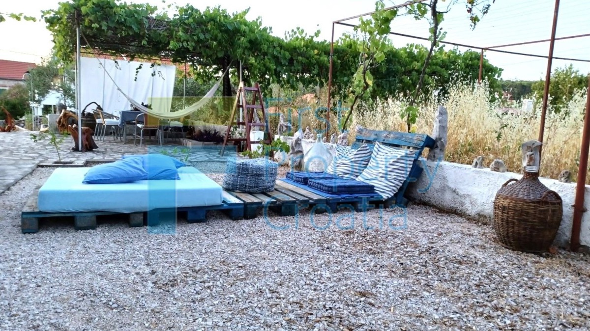 HV1725 - Casa su un ampio terreno vicino al mare, Hvar, in vendita