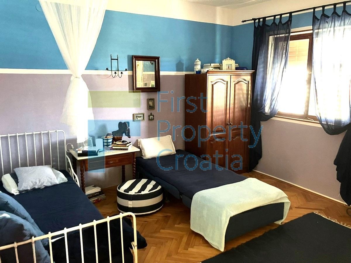 HV1725 - Casa su un ampio terreno vicino al mare, Hvar, in vendita