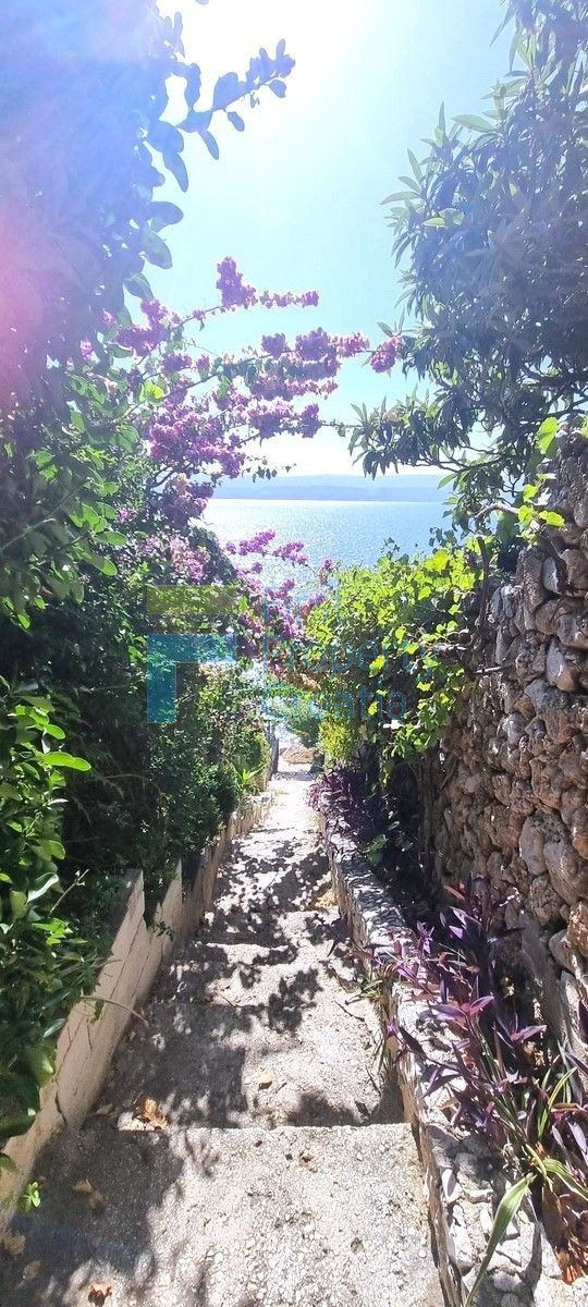 OM1681 - Casa a soli 50m dal mare, nei pressi di Omiš, in vendita