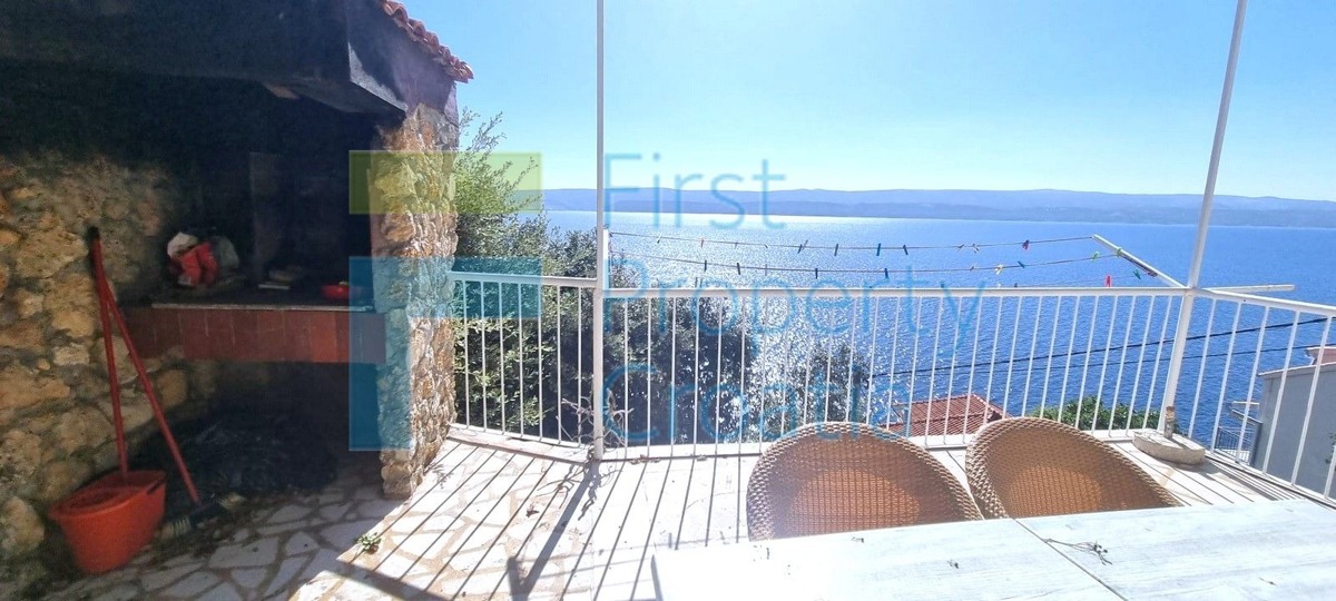 OM1681 - Casa a soli 50m dal mare, nei pressi di Omiš, in vendita